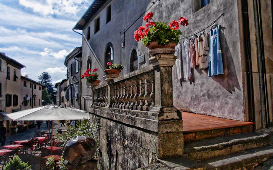 Name:  Street-in-Castelina-in-Chianti.jpg
Views: 489
Size:  244.2 KB