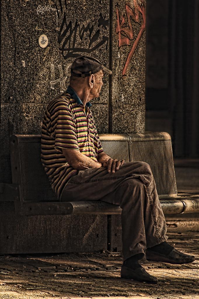 Name:  Waiting on bus.jpg
Views: 437
Size:  152.8 KB