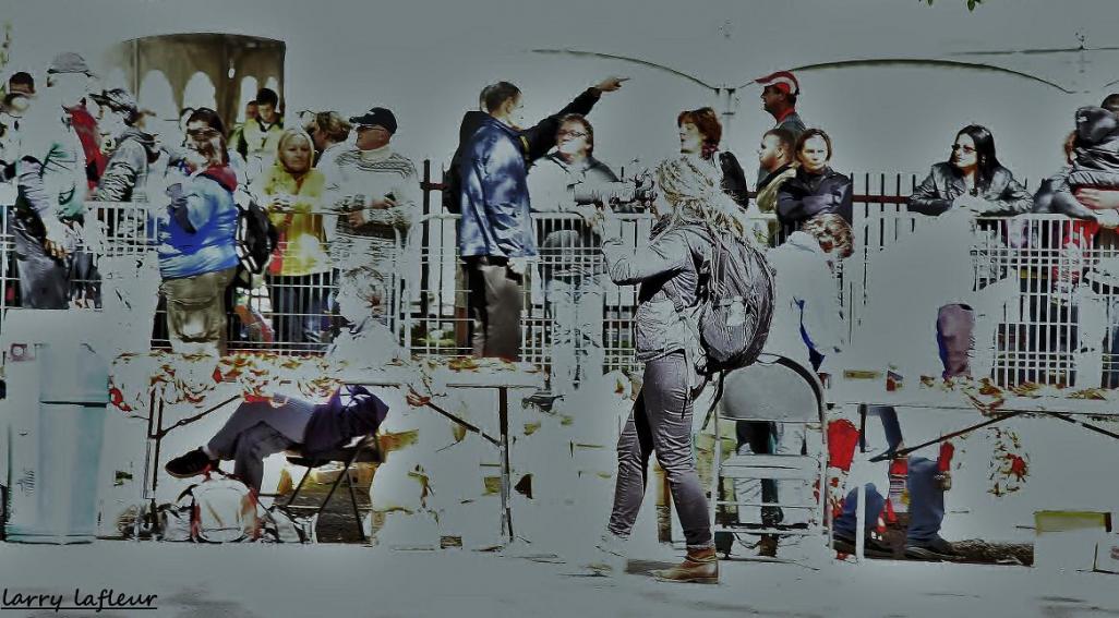 Name:  Photographer Bizare.jpg
Views: 730
Size:  107.3 KB