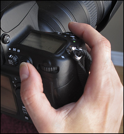 Finger positions for rear button autofocus