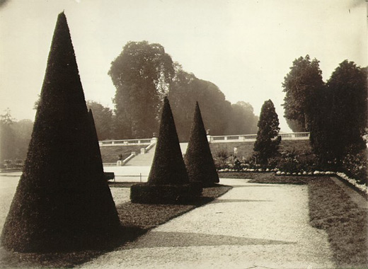 Saint-Cloud by Eugene Atget 1921-1922