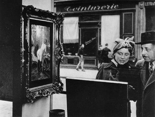 Sidelong Glance by Robert Doisneau - 1948