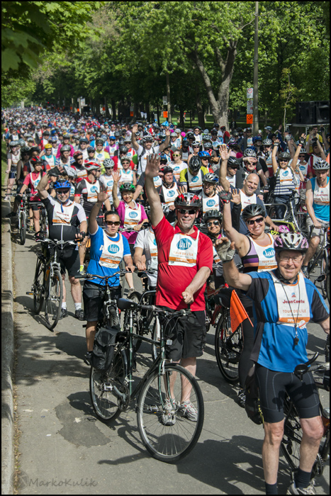 Tens of thousands of cyclists lining up to start the Tour de L'isle. All it took was me waving my hand, and cyclists did the same. There is much more engagement than if I had not waved my hand and all the cyclists were looking in random directions.