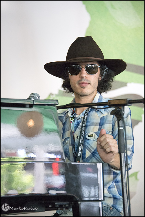 I shot Raphael Aubry from the band Waiting Game at the Montreal Jazzfest. I had the same access as everyone else. I just waited patiently for this moment of eye contact while I was framing the scene.